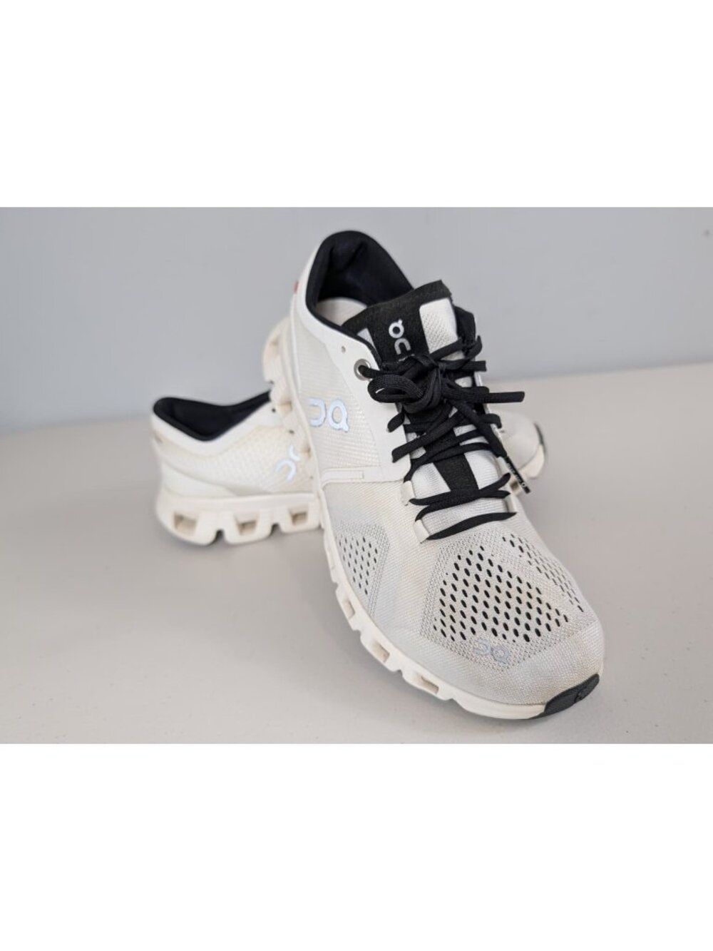 On Running Cloud Sneakers Women’s Size 8.5 White & Black Lightweight Breathable